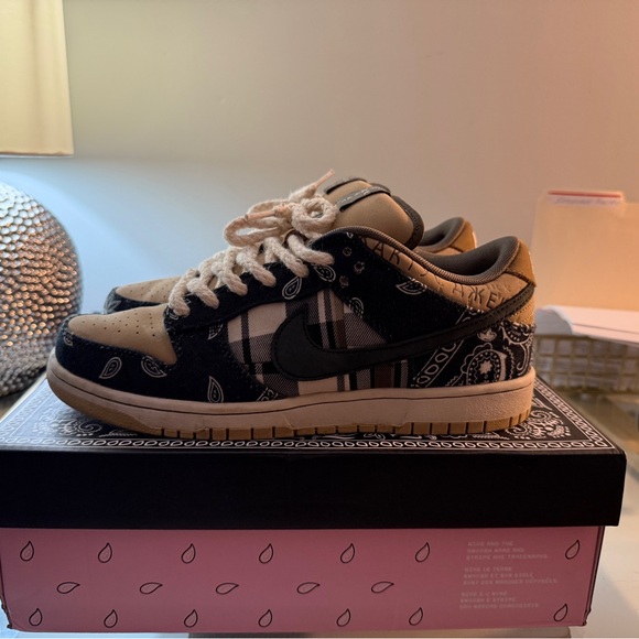Nike SB Dunk Low
Travis Scott (Special Box) - Picture 1 of 4